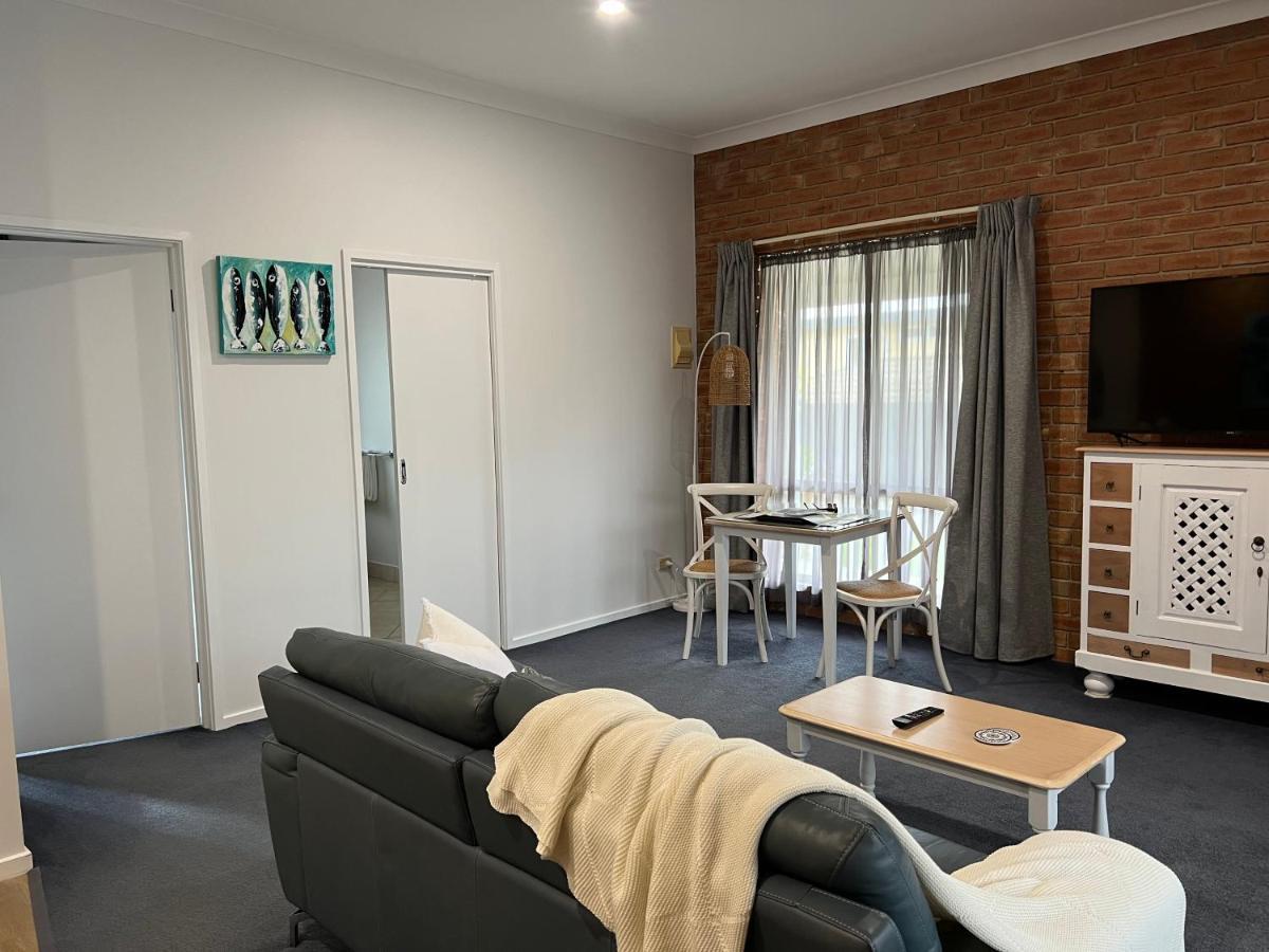 Coastal Waters Motor Inn Lakes Entrance Eksteriør bilde