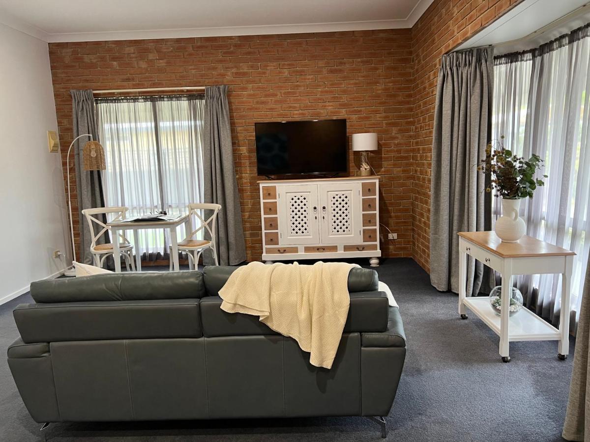 Coastal Waters Motor Inn Lakes Entrance Eksteriør bilde